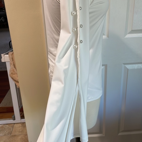 HOST PICK!!! Brand new ANN FONTAINE top with white pearl split sleeve - Picture 3 of 8